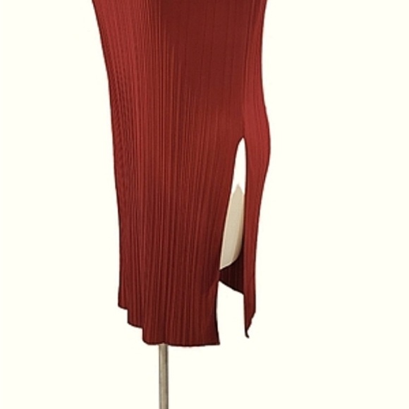 MaxMara Magenta Ribbed Midi Dress with side slits, chic elastic waist trousers - Picture 3 of 8
